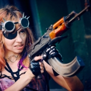 Anaxco Blog Beitrag Bild Frau mit Waffe IT-Services IT-Lösungen Cloud Digitalisierung Logistik-IT