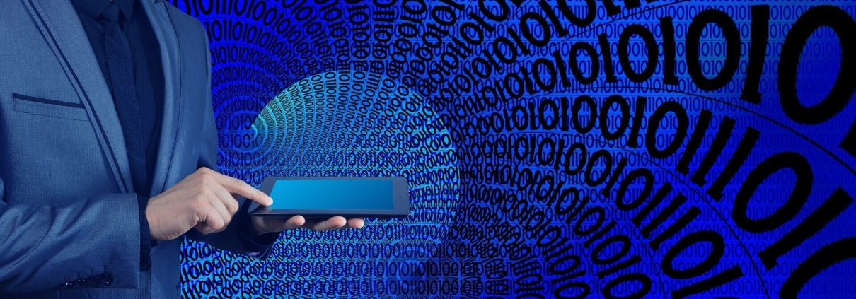 Anaxco Blog Beitrag Bild Netzwerk Mann mit Tablet Logistik-IT IT-Services IT-Dienstleistungen